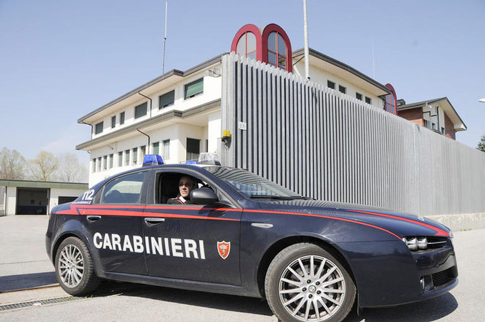 Costretti alla fuga, i ladri sono stati inseguiti nelle campagne dai Carabinieri