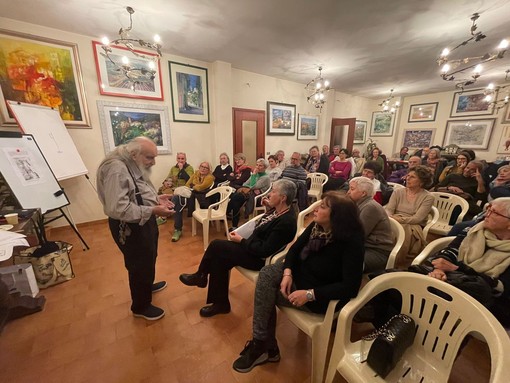 Il professor Severino Scarazini durante una conferenza a Martiniana Po