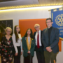 Da sinistra Marella Ruata (Presidente del Rotaract Alba Langhe Roero), Piera Arata (Vicepresidente del Rotary Club Alba), Francesca Conte, Annah Joi Daniels, Remo Gattiglia (Past Governor Rotary Distretto 2032) e Marcello Conte. Foto di Lucia Ernè.  Nella foto in basso (Ph. Lucia Ernè), da sinistra Giovanni Bergui, Gianni Bonino, Aldo Sartore, Luca Ruata, Remo Gattiglia (Past Governor Rotary Distretto 2032), Roberto Reggio e Piera Arata (Vicepresidente del Rotary Club Alba)