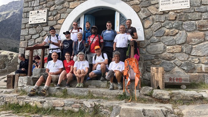 Il gruppo davanti al Rifugio Migliorero