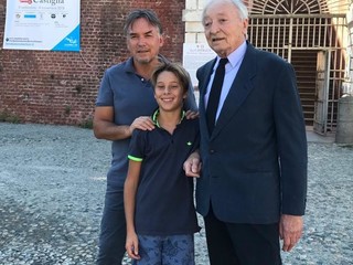 Ajmone e Piero Bolla  davanti alla Castiglia per l'inaugurazione della mostra &quot;Vivre d'hazard&quot;