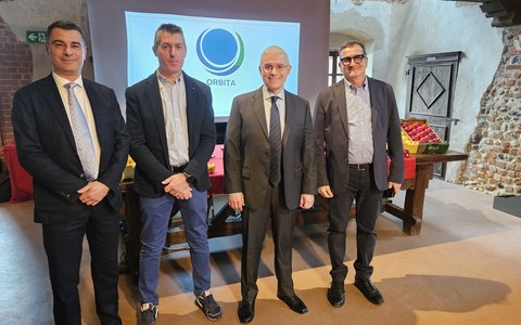 Da sinistra Davide Veglia, direttore Ortofruit Italia, Fabrizio Risso, presidente Lagnasco Group, Massimiliano Novelli, presidente Orbita SB e Domenico Paschetta, presidente Ortofruit Italia