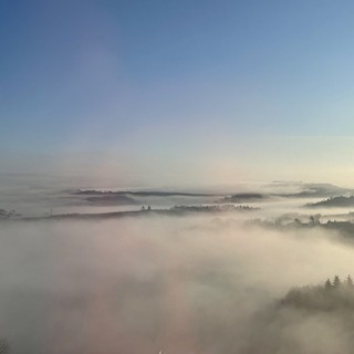 Nebbie, cielo grigio e freddo. Ma nessuna precipitazione in vista