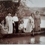 Anni '20: ragazze in barca sul Tanaro. Foto per gentile concessione di Maria Baratteri