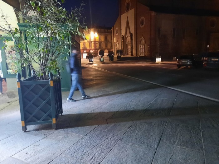 Saluzzo, piazza Risorgimento senza luci