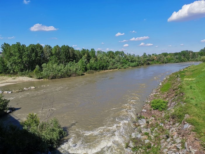 Un fiume Tanaro un po' più in salute quello di inizio maggio, dopo le precipitazioni del ponte per la Festa del Lavoro