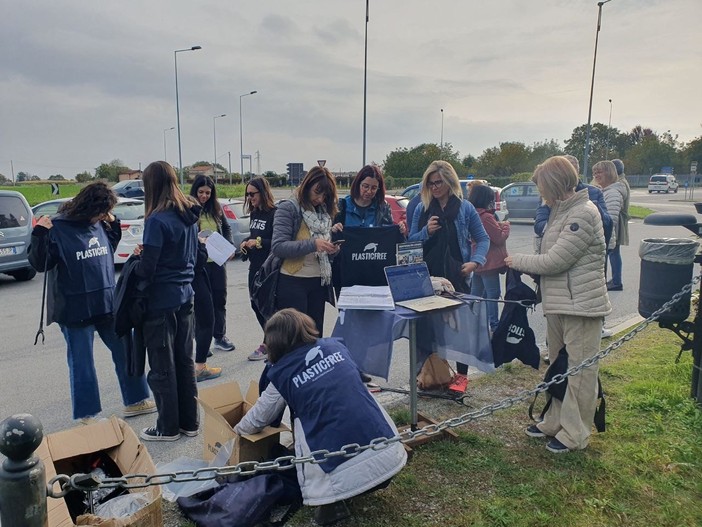 Caraglio: Plast Free Cuneo in azione per la raccolta di mozziconi