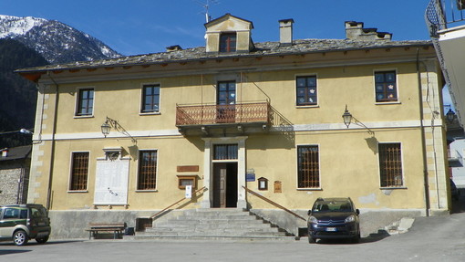 Il municipio di Prazzo superiore