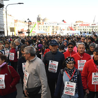 Straconi in red: camminata solidale per dire basta alla violenza di genere