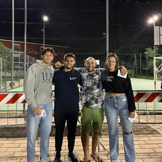 I vincitori del torneo di beach volley - sq. Paolini (Andrea Costamagna, Tommaso Taravelli, Piermarco Dutto, Silvia Ferreri)