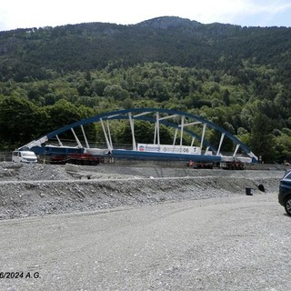 I lavori di posa del Pont des 14 Arches a tenda (Foto: Alain Garibbo)