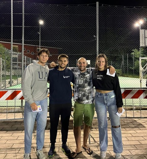 I vincitori del torneo di beach volley - sq. Paolini (Andrea Costamagna, Tommaso Taravelli, Piermarco Dutto, Silvia Ferreri)