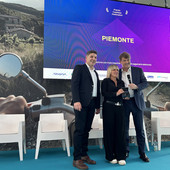 In foto il premio al Piemonte consegnato all'assessora regionale al Turismo Marina Chiarelli