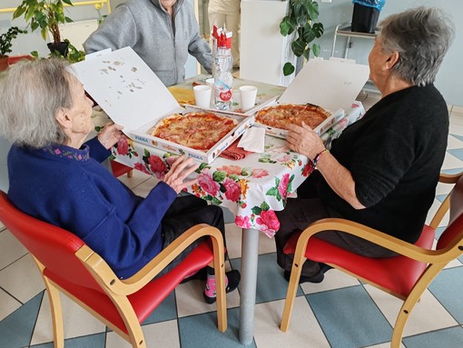 Una pizza speciale per gli ospiti della Casa di Riposo di Revello