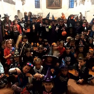 Revello Halloween in Cappella Marchionale con  oltre 60 bambini tra racconti da brivido