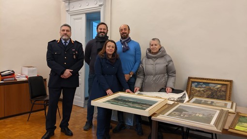 Cuneo, la Polizia locale recupera otto opere d'arte di proprietà del Comune