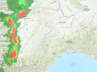 L'immagine prodotta in questo momento dalla mappa radar meteorologica di Arpa che stima il tipo di precipitazione al suolo, derivante dal mosaico dei radar meteorologici di Bric della Croce e Monte Settepani. In rosso la grandine. In arancione pioggia mista a grandine. IN verde la pioggia