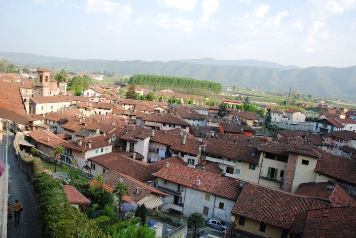 Revello, panorama dalla collina