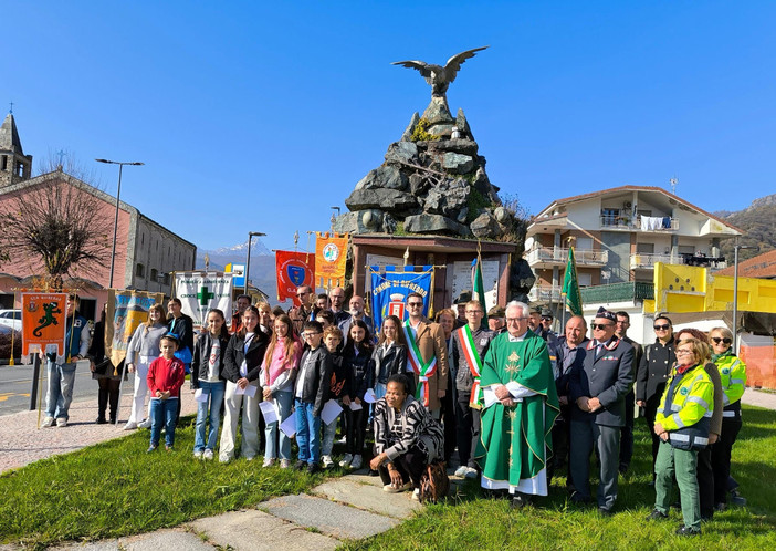 Ieri, domenica 3 novembre, una grande folla si è radunata a Rifreddo per ricordare la fine della Prima Guerra Mondiale e per celebrare la Festa dell'Unità Nazionale e delle forze armate