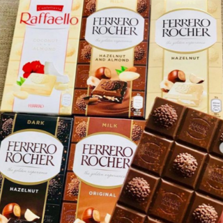 Le tavolette che Ferrero ha realizzato a partire da Rocher e Raffaello (foto da NewFoodSuk - Instagram)