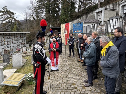 Questa mattina la cerimonia nel piccolo cimitero di Roburent