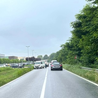 Traffico rallentato lungo la Sp7 per un incidente ai piedi dell’ospedale di Verduno