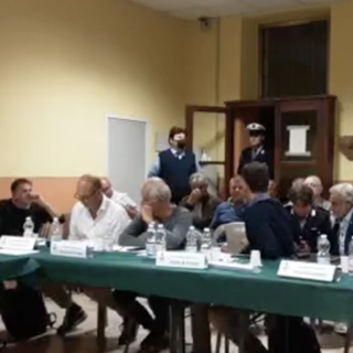 Consiglio itinerante al Merlo, i residenti: &quot;Problemi con la raccolta rifiuti e viabilità in via Vecchia di Cuneo&quot;