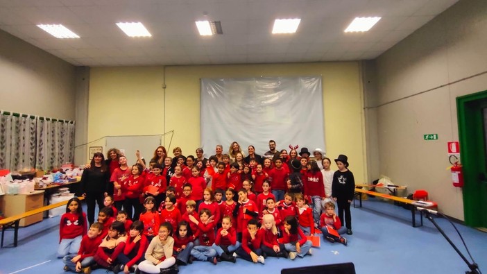 Lo spettacolo di Natale della scuola primaria di Sale Langhe