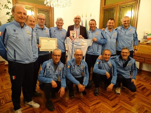 Il presidente della Provincia Robaldo ha incontrato la squadra “Over 50 Football Club Provincia Granda”