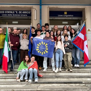 Scambio culturale e dibattiti al Liceo De Amicis: studenti spagnoli in visita a Cuneo