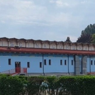 L'esterno della piscina comunale di Savigliano