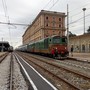 Quel treno senza passeggeri che va a Limone mentre gli studenti devono aspettare 50 minuti al freddo