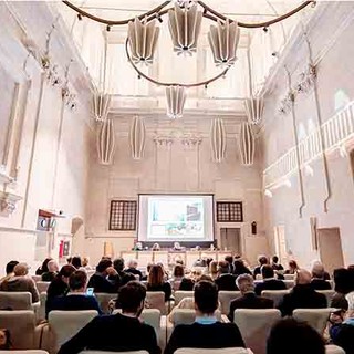 La sala congressi del monastero della Stella di Saluzzo recentemente dedicata agli architetti Dario Buttieri e Alessandro Pairone