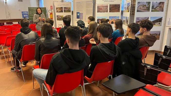 Gli studenti in visita alla mostra