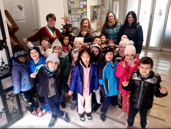 Un albero di Natale speciale in Municipio a Borgo San Dalmazzo