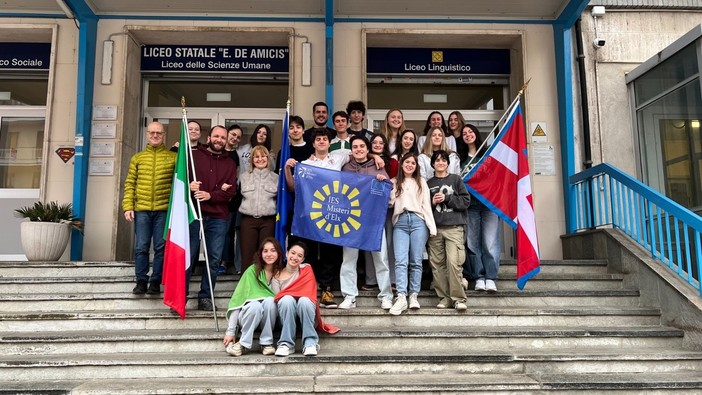 Scambio culturale e dibattiti al Liceo De Amicis: studenti spagnoli in visita a Cuneo