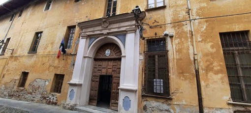 Saluzzo, ingresso del liceo Classico Bodoni in via Della Chiesa