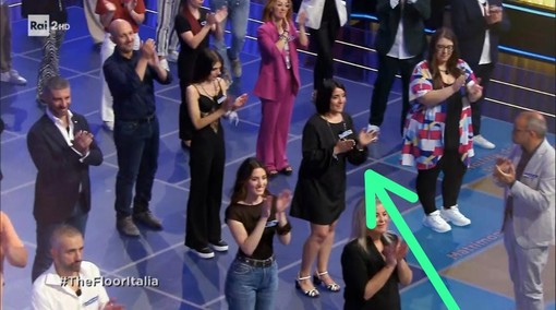 Valentina Bernardi (indicata dalla freccia verde) in una delle precedenti puntate di The Floor