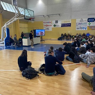 Un momento dell'incontro con l'atleta Daniele Cassioli