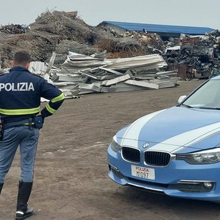 Controlli della Polizia Stradale su carrozzerie e demolitori:  36 persone identificate, tre denunciate per illecita gestione dei rifiuti e altri reati