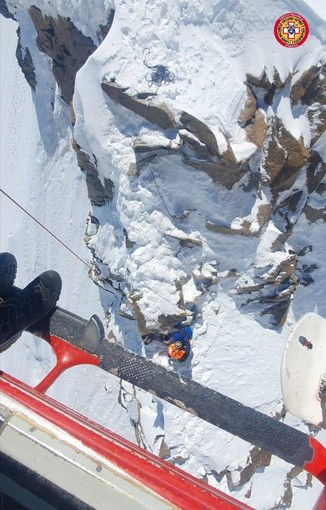 Alpinista cade durante l'ascesa ai 4.634 metri di Punta Dufour,  sul Monte Rosa