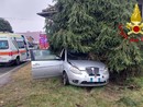 L'automobile finita fuori strada fuori dall'abitato di Verzuolo