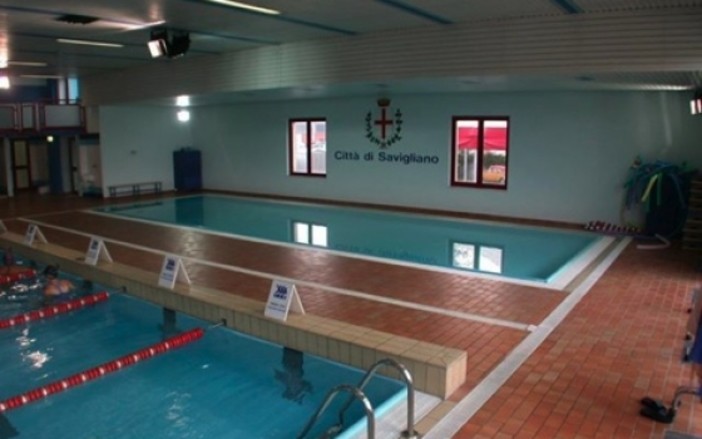 Piscina di Savigliano chiusa almeno fino all'8 gennaio. Si attende la perizia per capire l'entità del crollo