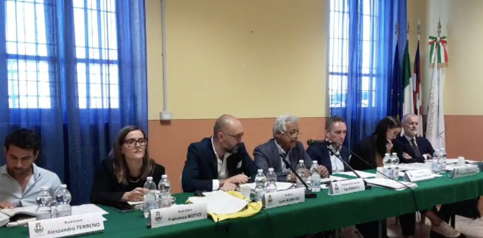 Mondovì, il consiglio comunale ricorda Tarcisio Dho, Giuliana Bagnasco e Daniela Grosso