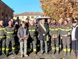 Sergio Massimino tra i vigili del fuoco di Savigliano in occasione della festa per il pensionamento del capo distaccamento Adriano Ariaudo