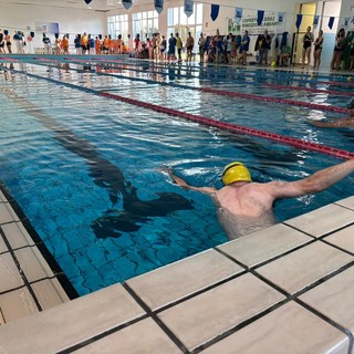 SportAbili Alba ha festeggiato lo sport inclusivo con 120 nuotatori