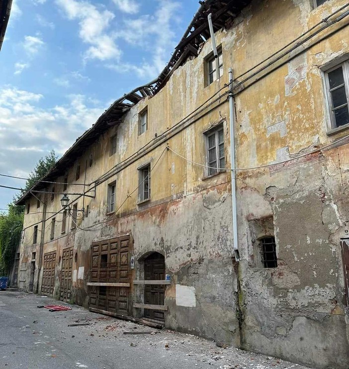 Crollo parziale del muro dell'ex fabbrica Bertoni a Saluzzo: un pezzo di storia a rischio