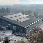 Sul tetto dello Stadio del Nuoto di Cuneo arrivano i pannelli fotovoltaici
