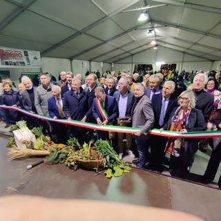 La premiazione dello chef stellato Giampiero Vivalda inaugura la fiera del Porro di Cervere [FOTO]