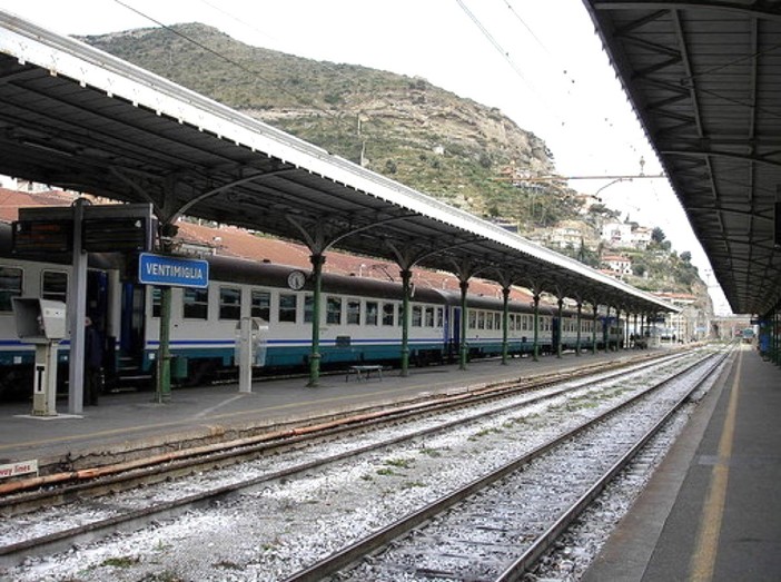 Manca il capotreno: ritardo di un'ora e mezza per il Ventimiglia-Cuneo nel giorno di rientro dal lungo ponte